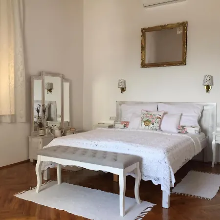Bacchus Apartman - Borbarlang, Badacsony Badacsonytomaj Exterior foto