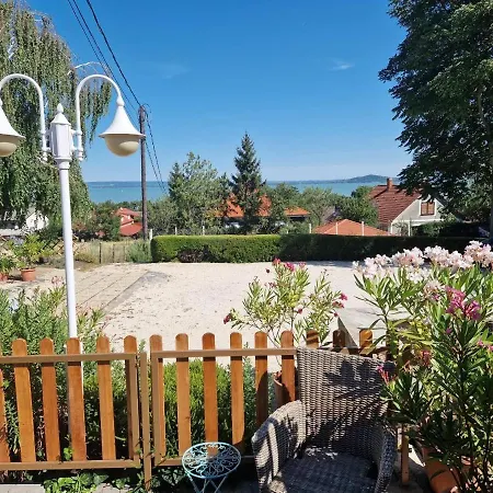 Bacchus Apartman - Borbarlang, Badacsony Badacsonytomaj Exterior foto