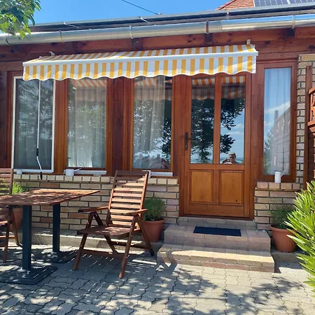 Bacchus Apartman - Borbarlang, Badacsony Badacsonytomaj Exterior foto