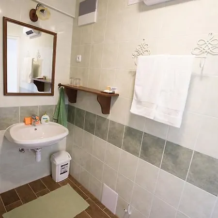 Bacchus Apartman - Borbarlang, Badacsony Badacsonytomaj Exterior foto