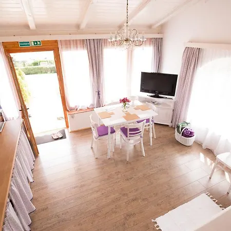 Bacchus Apartman - Borbarlang, Badacsony Badacsonytomaj Exterior foto