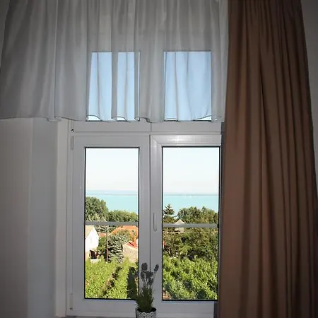 Bacchus Apartman - Borbarlang, Badacsony Badacsonytomaj Zimmer foto