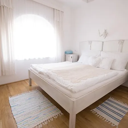Bacchus Apartman - Borbarlang, Badacsony Badacsonytomaj Exterior foto
