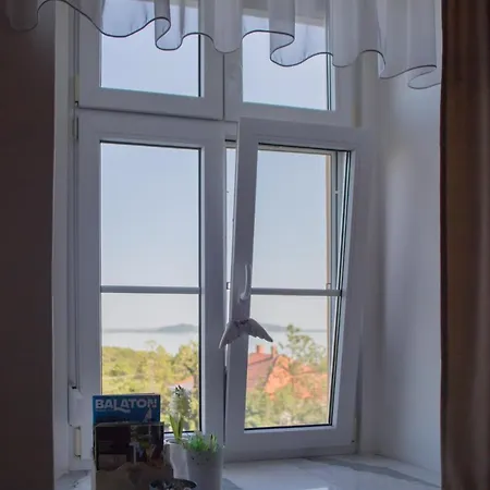 Bacchus Apartman - Borbarlang, Badacsony Badacsonytomaj Exterior foto