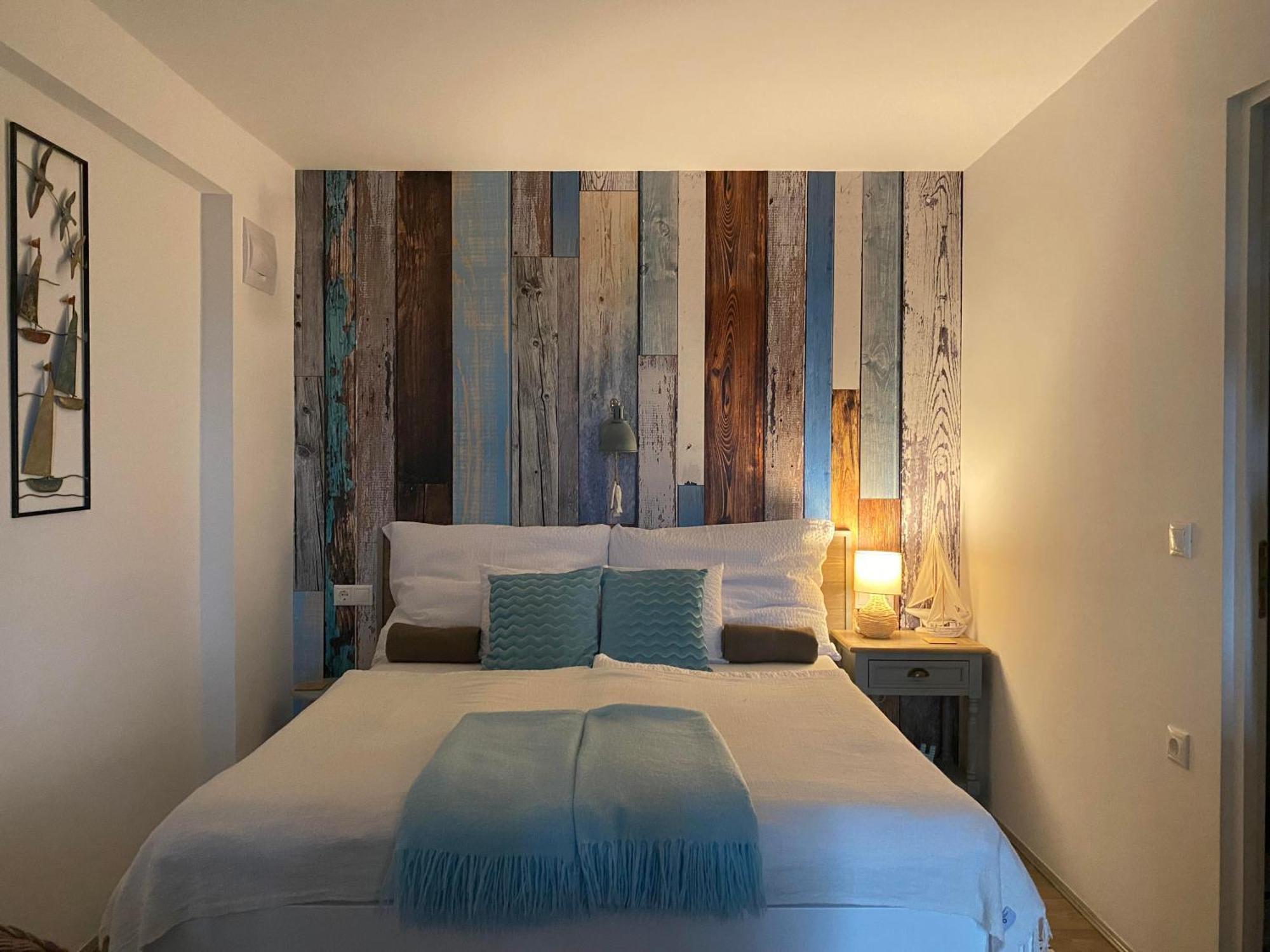 Bacchus - Borbarlang, Badacsony Apartment *