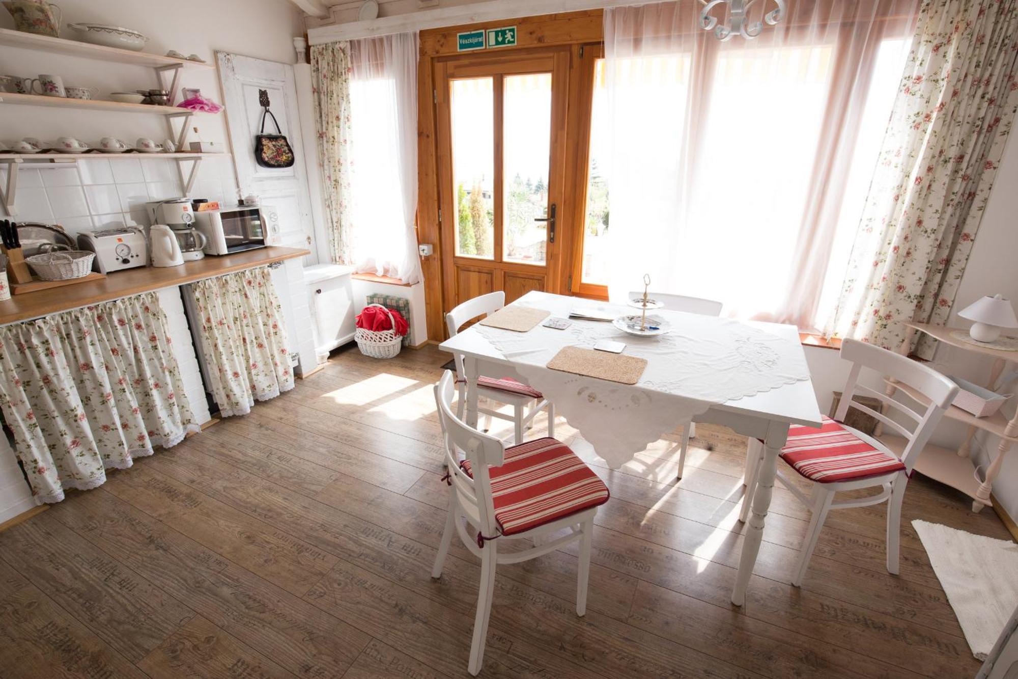 Bacchus - Borbarlang, Badacsony Appartement